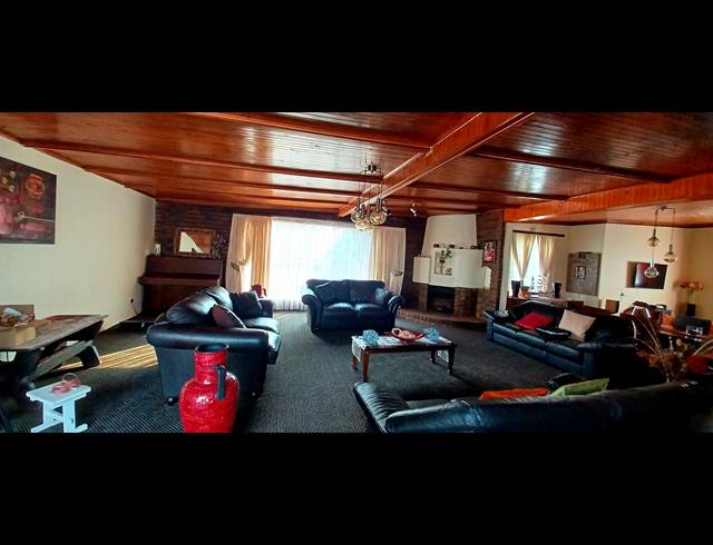 3 BEDROOM FREEHOLD FOR SALE IN KENLEAF